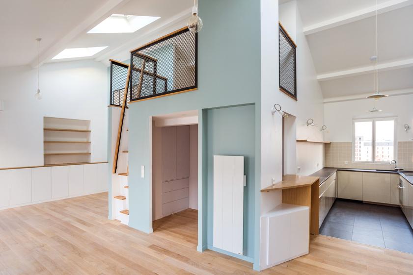Séjour et cuisine - Entrée sous mezzanine