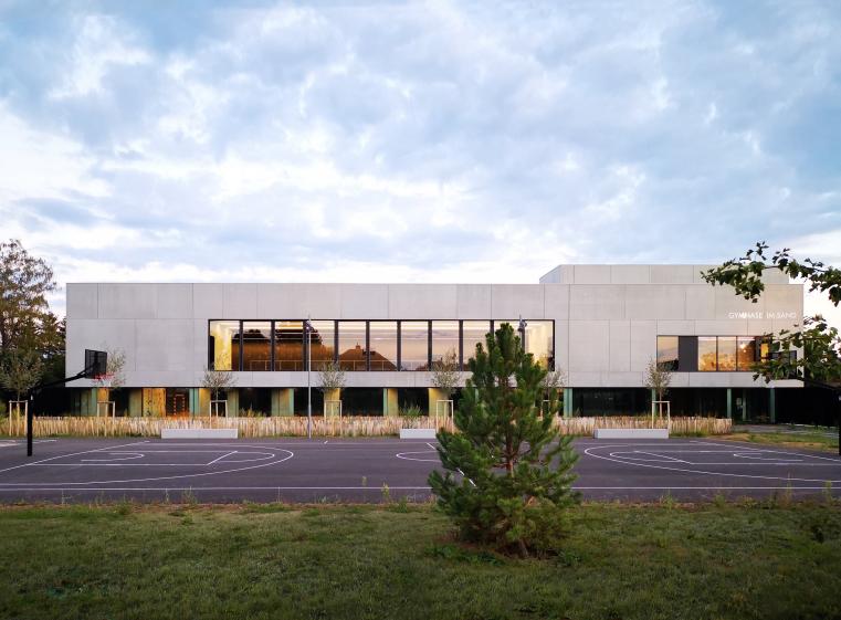 01_vue_exterieure_depuis_terrains_c_rhb_architectes.jpg