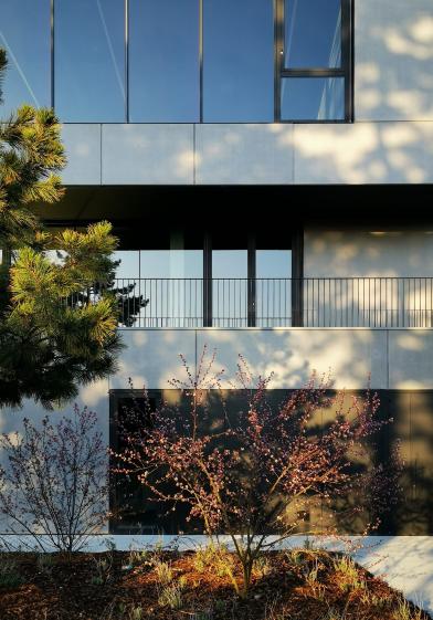 04_detail_facade_entree_ouest_c_rhb_architectes.jpg