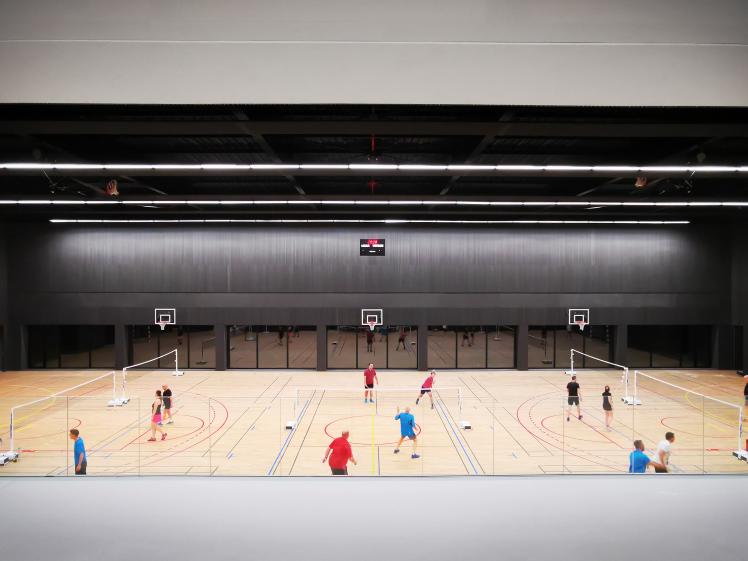 13_pratique_du_badminton_c_rhb_architectes.jpg
