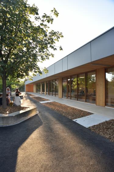 02_emgbm_cour_maternelle2_c_rhb_architectes_libredroits.jpg