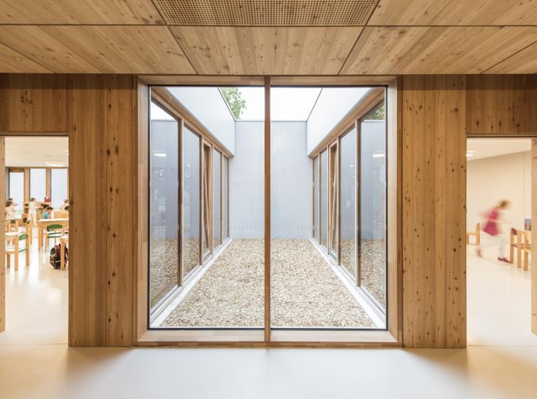 10_emgbm_patio_c_rhb_architectes_libredroits.jpg
