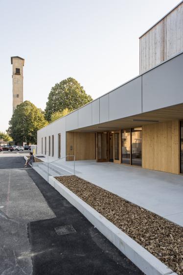 15_emgbm_entree_elementaire_c_rhb_architectes_libredroits.jpg