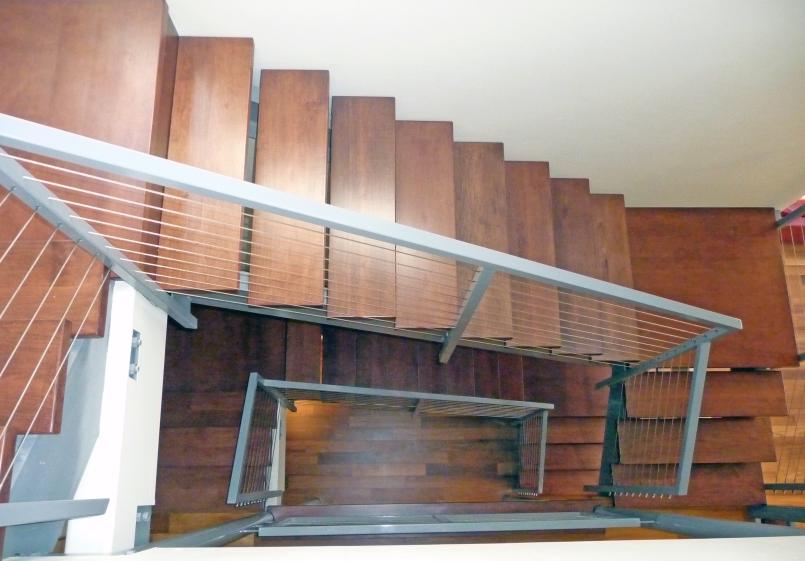 Vue plongeante sur l'escalier