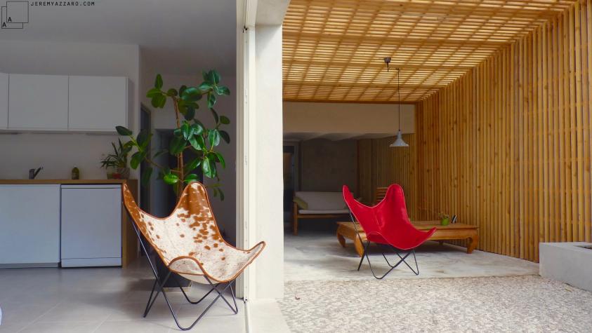 renovation-loft-terrasse-marseille-pergola-contemporaine-claire-voie-fauteui-aa-