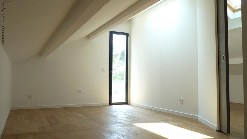 extension-contemporaine-villa-marseille-amenagement-combles-chambre-jeremy-azzar
