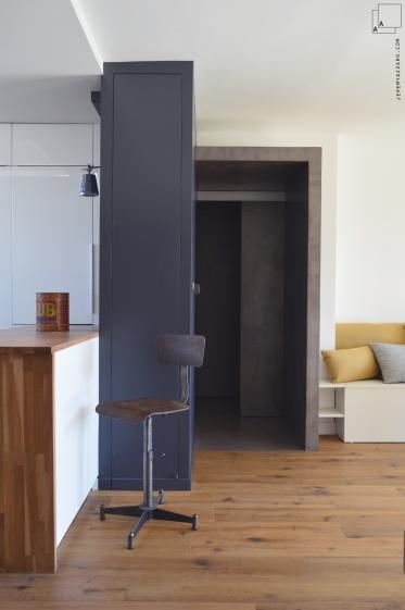 renovation-reamenagement-appartement-marseille-beton-bois-cuisine-vestiaire-arch