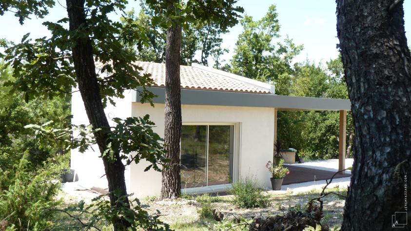 cabanon-contemporaine-provence-pavillon-architecte-azzaro-min.jpg