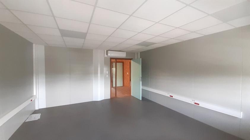 Vue intérieure d'un bureau