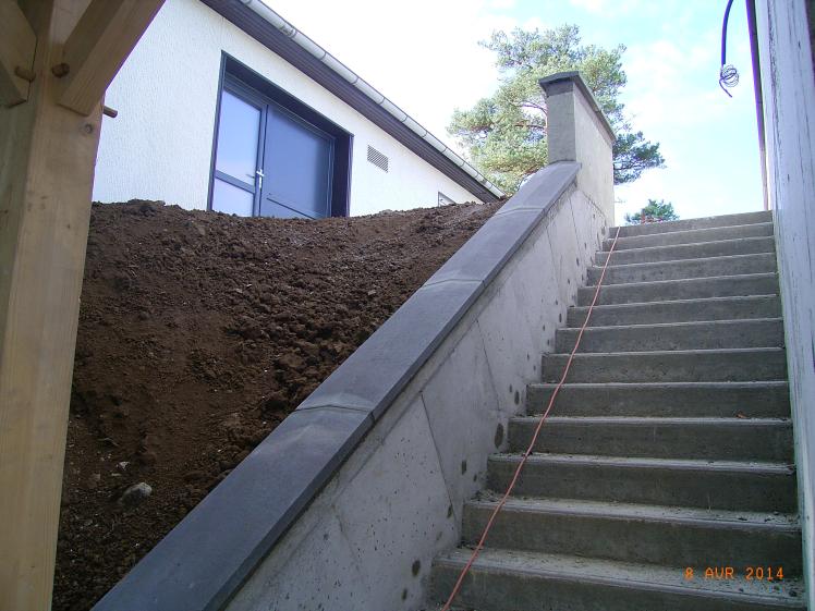 Détail escalier vers terrasse entrée