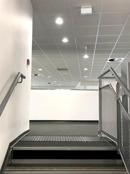 mise_aux_normes_pmr_escalier.jpg