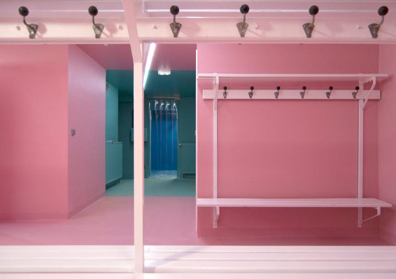 Vue de l'un des vestiaires