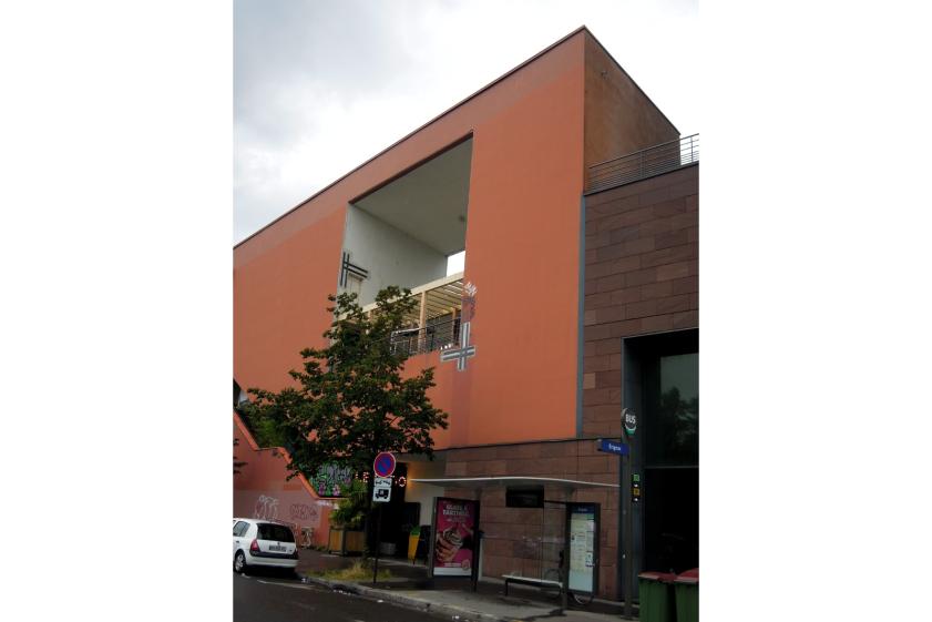 Façade sur périphérique