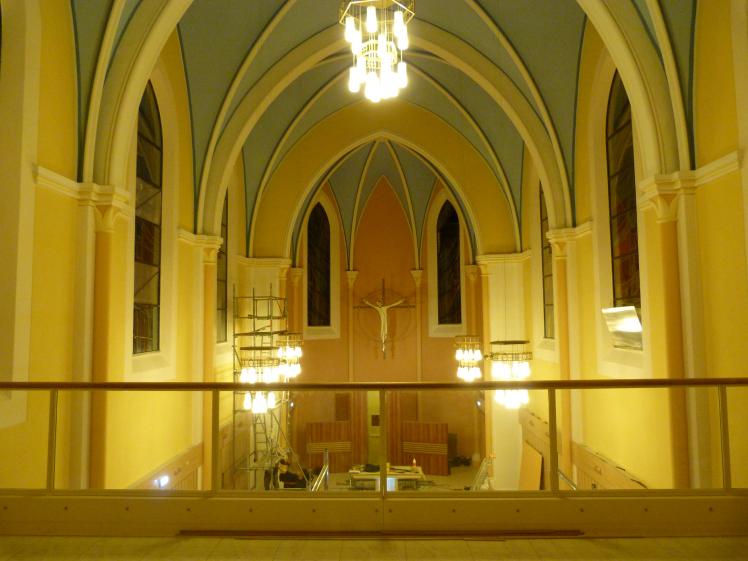 Chapelle : vue intérieure de nuit
