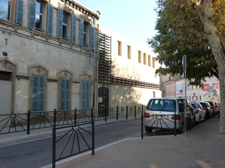 Façade sur boulevard. A gauche, le bâtiment existant