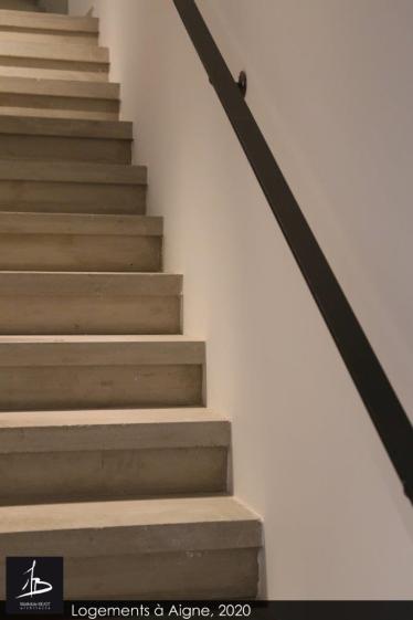 Escalier vers les logements