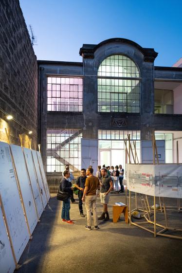 Scénographie de l'exposition "Entre-deux Territoires" au 308