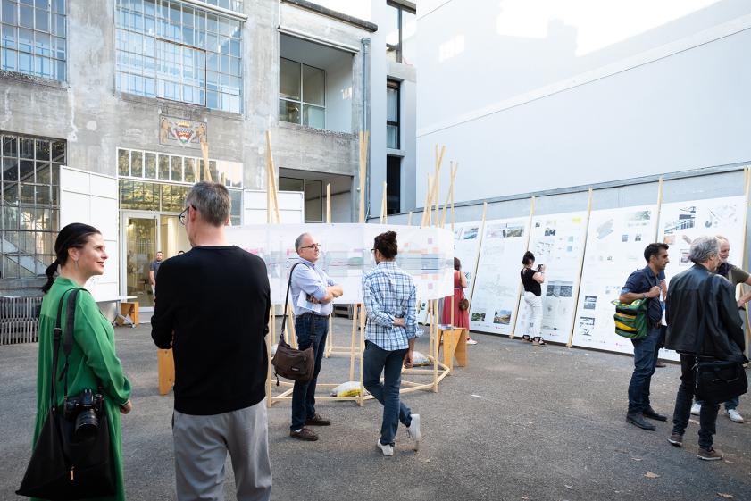 Scénographie de l'exposition "Entre-deux Territoires" au 308