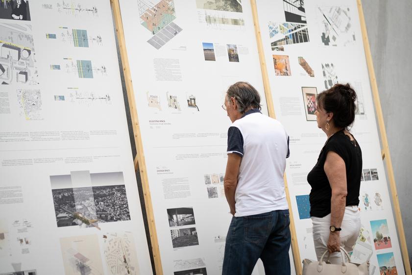 Scénographie de l'exposition "Entre-deux Territoires" au 308