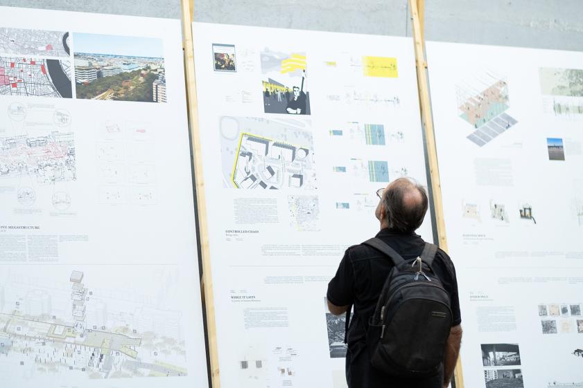 Scénographie de l'exposition "Entre-deux Territoires" au 308