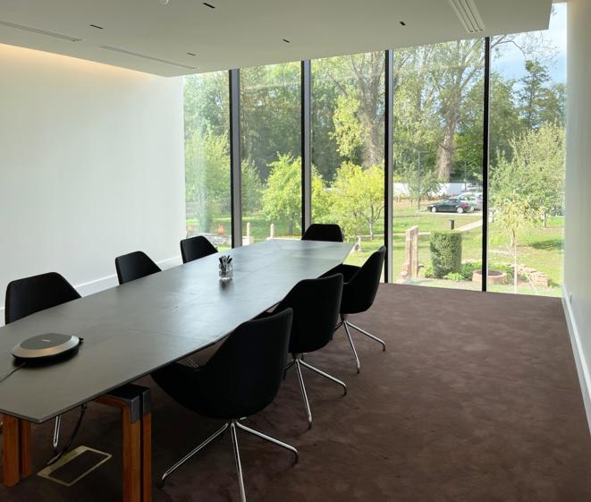 17-vue_interieure_salle_de_reunion_principale.jpg