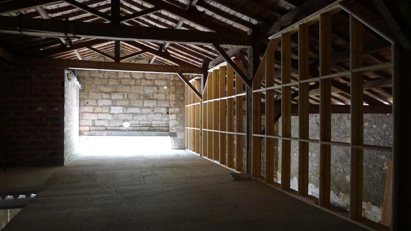 Réalisation de l’ossature bois sur le plancher collaborant de l’étage.