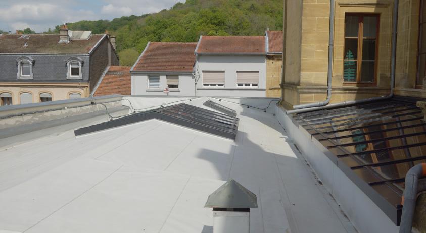 Toiture de l'annexe avec étanchéité type FPO