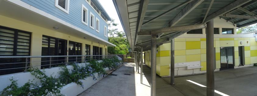 préau et salle de restauration