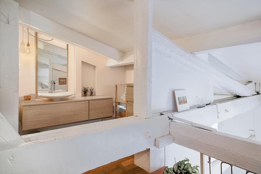 13_salle_de_bain_depuis_chambre.jpg