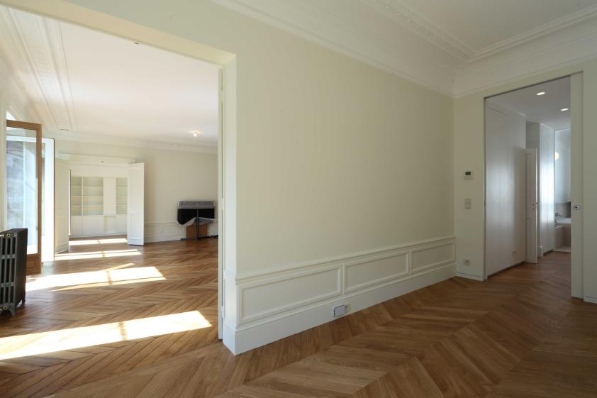 Vue de la chambre vers le salon