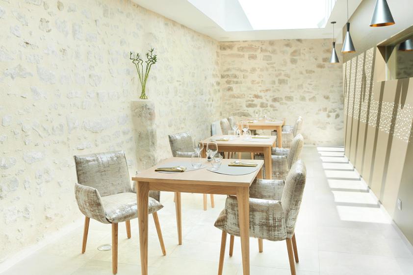 Restaurant "Les coqs" à Milly la forêt salle sous la verrière
