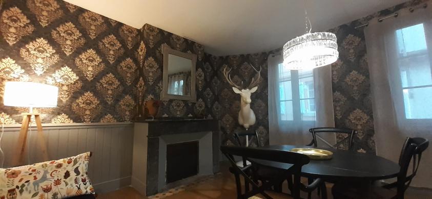 Vue sur salon petit déjeuner.