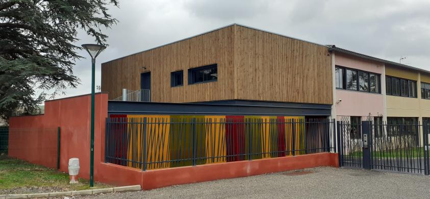 VUE SUR ENTREE EXTENSION AU COLLEGE FRANCOIS VERDIER A LEZAT SUR LEZE.