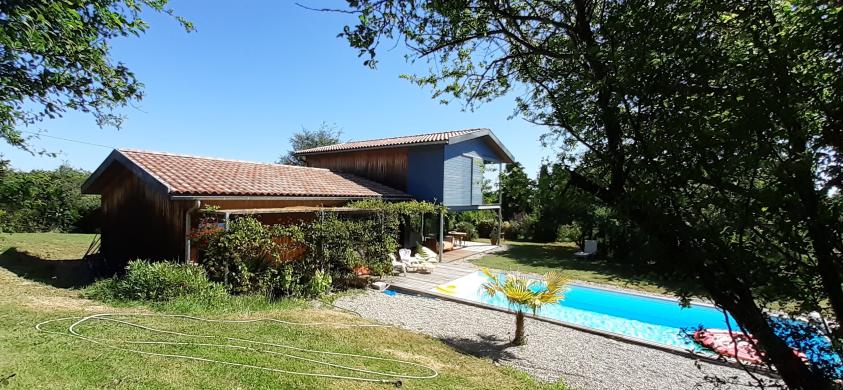 VUE FACADE SUD-OUEST MAISON OSSATURE BOIS.