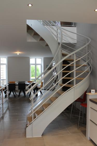 etage1-escalier_depuis_cuisine_1.jpg