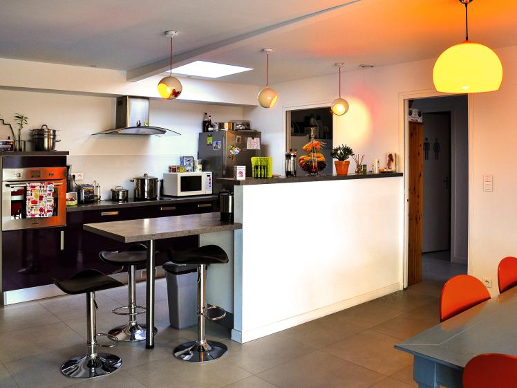 Cuisine éclairée par un puit de lumière