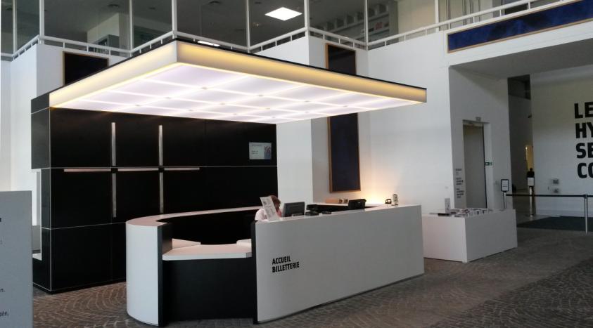 Création du mobilier avec toiture LED