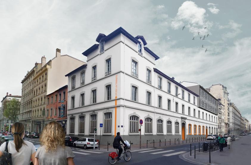 1324_pers_lycee_depuis_rue.jpg