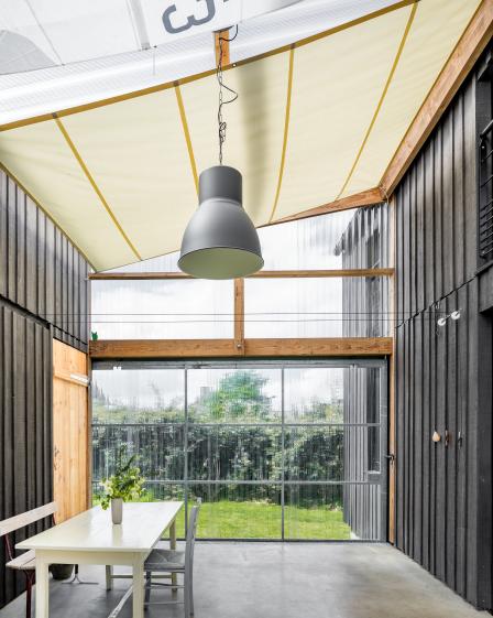 Intérieur de la serre bioclimatique. Photographe : Olivier Martin Gambier.