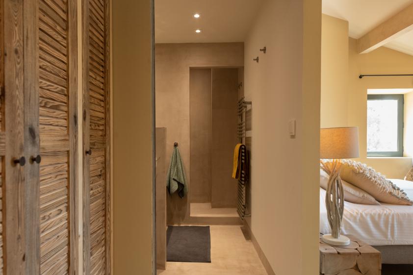 Rénovation d'une ancienne ferme en mas - Salle de bain 01