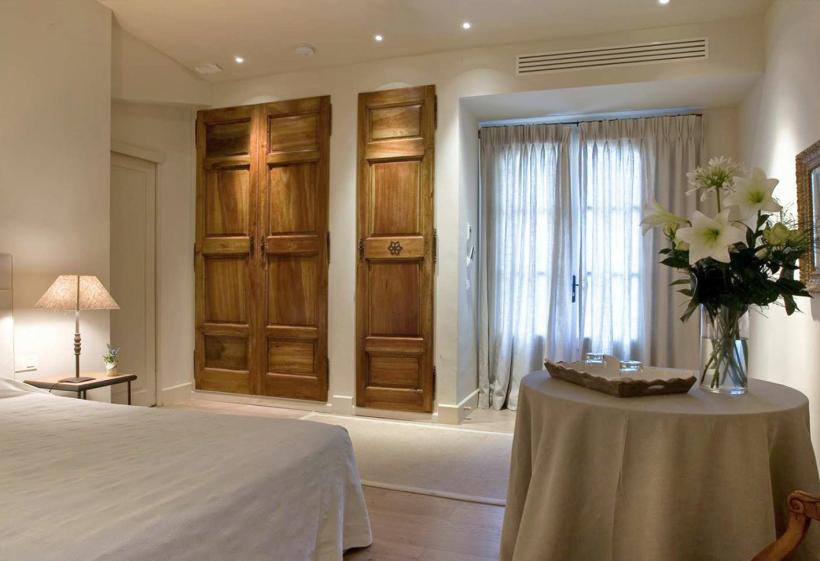 HOTEL DE CHARME - INTERIEUR - CHAMBRE 02