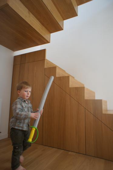 ESCALIER BOIS ET RANGEMENTS INTEGRES