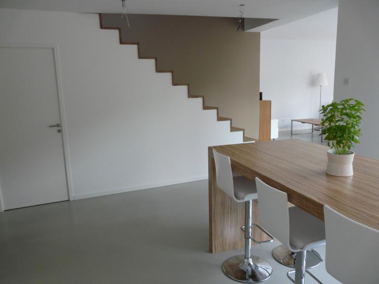 ESCALIER ET SEJOUR