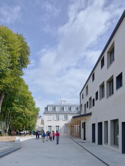 facade-cour-1cs.chalmeau_non_libre_de_droits.jpg