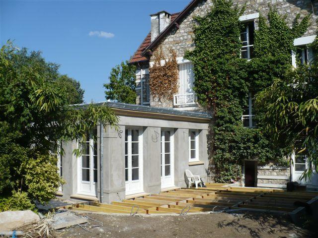 Extension avec terrasse bois sur jardin - photo phase travaux