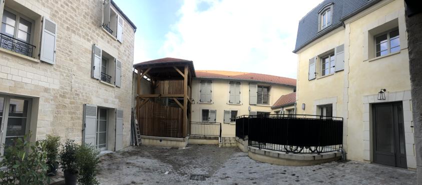 Panoramique de la cour - Après Travaux