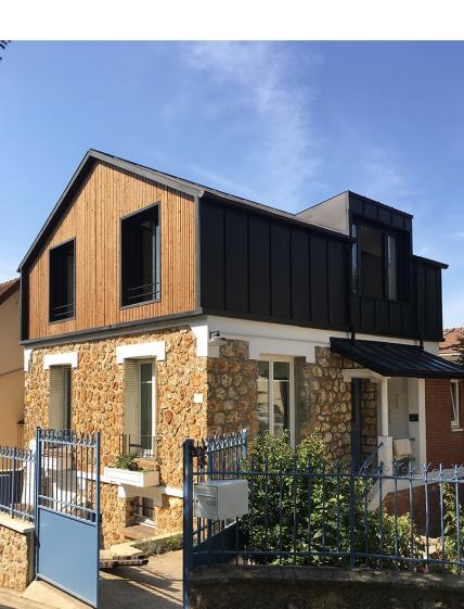Façade coté rue - Meulière avec surélévation en zinc et bardage en bois
