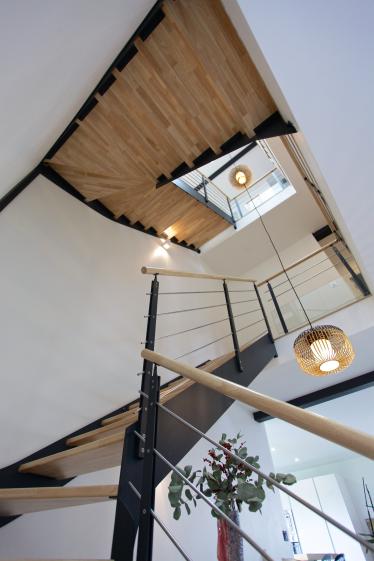 Intérieur - Escalier en métal et bois