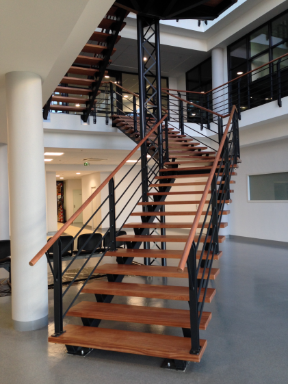 GYS LOCAUX SOCIAUX ET BUREAUX