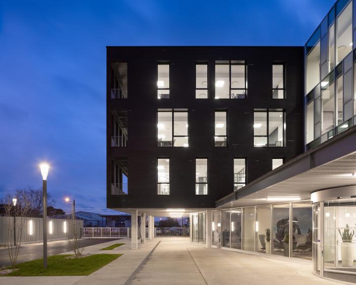 2002-bureaux_naonys-topos_architectes-st-herblain-f.dantart-non_libre_de_droits-